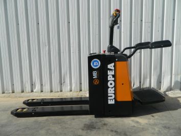 Transpaleta Electrica con plataforma MB FORKLIFT EPT20-20RA