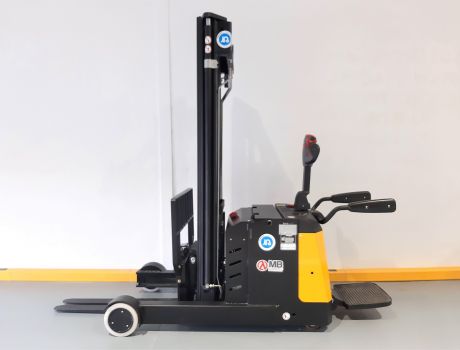 Apilador Electrico con plataforma MB FORKLIFT CQE15R