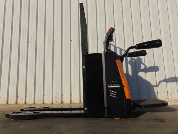 Transpaleta Electrica con plataforma MB FORKLIFT RPL201 (Litio)