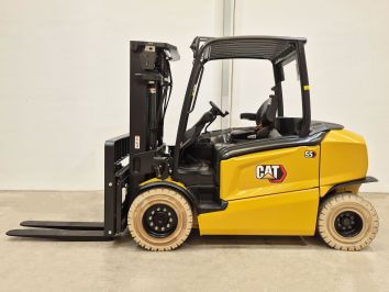 Carretilla Elevadora Electrica 4 ruedas CATERPILLAR EP55NH