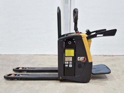Transpaleta Electrica con plataforma caterpillar NPV20N3 (LITIO) - 3964010 | Europea de Carretillas