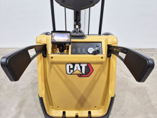 Transpaleta Electrica con plataforma caterpillar NPV20N3 (LITIO) - 3964010 | Europea de Carretillas