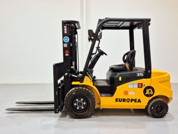 Carretilla Elevadora Electrica 4 ruedas MB FORKLIFT EFL353