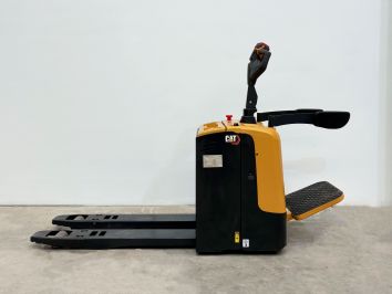 Transpaleta Electrica con plataforma CATERPILLAR NPV20QL (Litio)