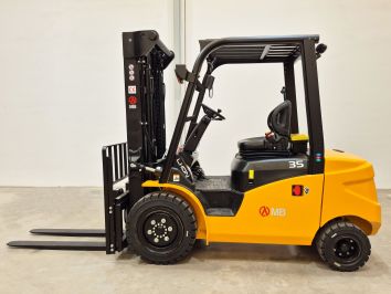 Carretilla Elevadora Electrica 4 ruedas MB FORKLIFT EFL353