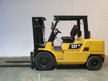 Carretilla Elevadora Diesel CATERPILLAR DP45K2-MC