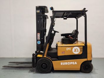 Carretilla Elevadora Electrica 4 ruedas CATERPILLAR EP25K PAC