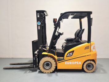 Carretilla Elevadora Electrica 4 ruedas MB FORKLIFT CPD25-AC4