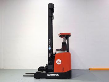 Carretilla Retractil conductor sentado BT RRE-180-E