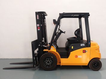Carretilla Elevadora Electrica 4 ruedas MB FORKLIFT EFL253 (Litio) 80V 205Ah