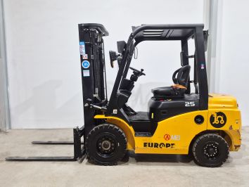 Carretilla Elevadora Diesel MB FORKLIFT CPCD25T8-G51