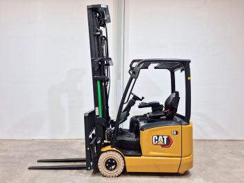 Carretilla Elevadora Electrica 3 ruedas CATERPILLAR EP18CN2T (LITIO)