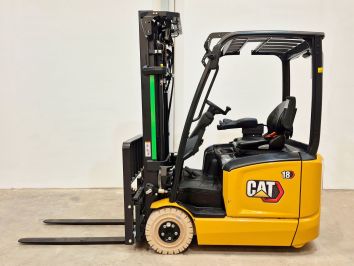 Carretilla Elevadora Electrica 3 ruedas CATERPILLAR EP18CN2T (LITIO)