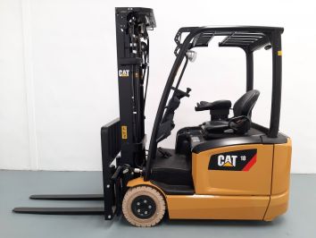 Carretilla Elevadora Electrica 3 ruedas CATERPILLAR EP18ANT
