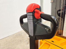 Apilador Electrico conductor a pie mb forklift WSA161L (Litio) 24V 205Ah - 3595012 | Europea de Carretillas