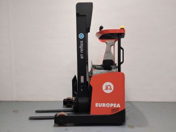 Carretilla Retractil conductor sentado BT RRE-140 HC