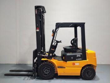 Carretilla Elevadora Electrica 4 ruedas MB FORKLIFT EFL252 (Litio)