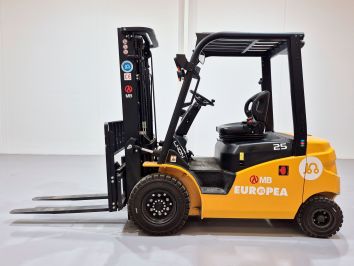 Carretilla Elevadora Electrica 4 ruedas MB FORKLIFT EFL253 (Litio) 80V 205Ah