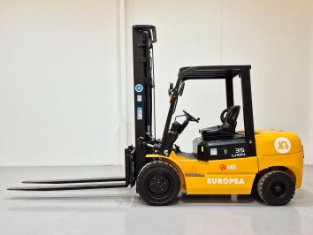 Carretilla Elevadora Electrica 4 ruedas MB FORKLIFT EFL352 (Litio)