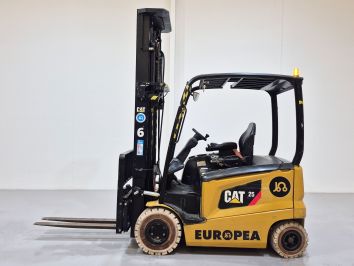 Carretilla Elevadora Electrica 4 ruedas CATERPILLAR EP25CN-80E