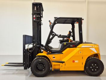 Carretilla Elevadora Electrica 4 ruedas MB FORKLIFT EFL703-HV-6