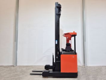 Carretilla Retractil conductor sentado BT RRB-3