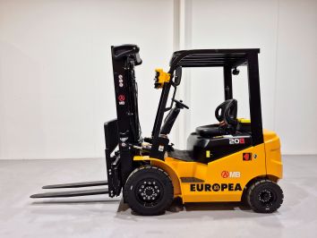 Carretilla Elevadora Electrica 4 ruedas MB FORKLIFT EFL203