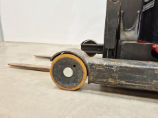 Carretilla Retractil conductor sentado linde R14 - 426031 | Europea de Carretillas