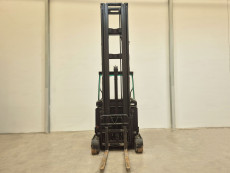 Carretilla Retractil conductor sentado mitsubishi RB16NH - 1315002 | Europea de Carretillas