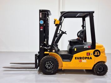 Carretilla Elevadora Electrica 4 ruedas MB FORKLIFT EFL253 (Litio) 80V 280Ah