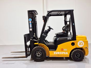 Carretilla Elevadora Diesel MB FORKLIFT CPCD25T8-G51