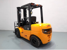 Carretilla Elevadora Electrica 4 ruedas mb forklift EFL302 (Litio) - 3185005 | Europea de Carretillas