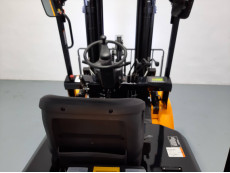 Carretilla Elevadora Electrica 4 ruedas mb forklift EFL302 (Litio) - 3185005 | Europea de Carretillas