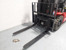 Carretilla Elevadora Electrica 4 ruedas mb forklift EFL252 (Litio) - 3258005 | Europea de Carretillas