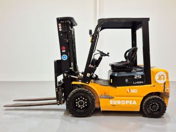 Carretilla Elevadora Electrica 4 ruedas MB FORKLIFT EFL252 (Litio) 80V 205Ah