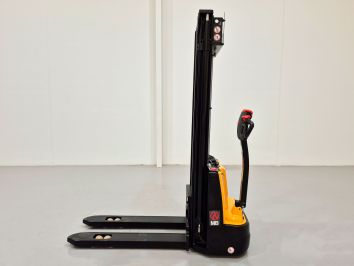 Apilador Electrico conductor a pie MB FORKLIFT ESA121 (2S330) (Gel)
