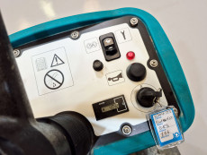 Fregadora Industrial Conductor Sentado eureka E83 - 2564003 | Europea de Carretillas