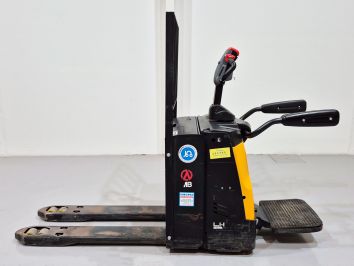 Transpaleta Electrica con plataforma MB FORKLIFT RPL201H (Litio)