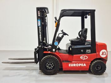 Carretilla Elevadora Electrica 4 ruedas MB FORKLIFT EFL252 (Litio)