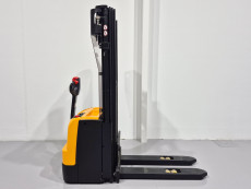 Apilador Electrico conductor a pie mb forklift WSA161L (Litio) 24V 205Ah - 3595038 | Europea de Carretillas