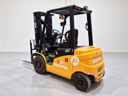 Carretilla Elevadora Electrica 4 ruedas mb forklift EFL253 (Litio) 80V 205Ah - 3629009 | Europea de Carretillas 2