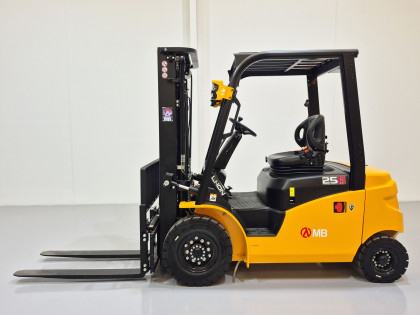 Carretilla Elevadora Electrica 4 ruedas MB FORKLIFT EFL253 (Litio) 80V 205Ah