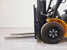 Carretilla Elevadora Electrica 4 ruedas mb forklift EFL353 - 3662011 | Europea de Carretillas