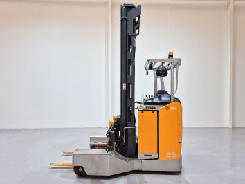 Carretilla Retractil conductor sentado MB FORKLIFT RSEW125