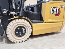 Carretilla Elevadora Electrica 3 ruedas caterpillar EP18CN2T (LITIO) - 3965002 | Europea de Carretillas