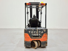 Carretilla Elevadora Electrica 3 ruedas toyota 7FBEF18 - 1458003 | Europea de Carretillas