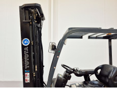 Carretilla Elevadora Electrica 3 ruedas toyota 7FBEF18 - 1458003 | Europea de Carretillas