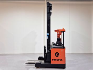 Carretilla Retractil conductor sentado BT RRB-3