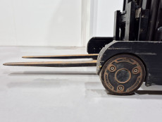 Carretilla Retractil conductor sentado caterpillar NR14N2HS (Litio) - 3455002 | Europea de Carretillas
