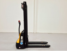 Apilador Electrico conductor a pie mb forklift ESA121 (2S330) (Gel) - 3856003 | Europea de Carretillas